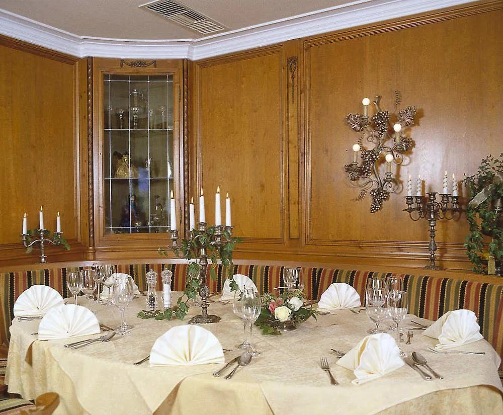 Hotel Dreifluessehof Passau 4*,
